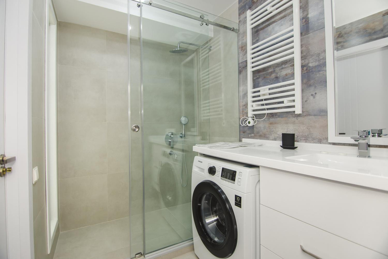Bathroom 3, Beach Tower Batumi - Steps from the Beach, Batumi
