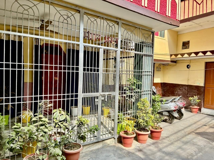 Exterior detail, US Residency, Varanasi