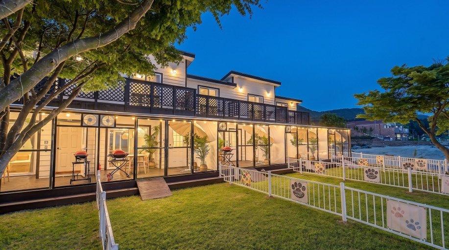 Exterior & Views 2, Yeosu Dangdangi Dog Family Pension Gold, Yeosu