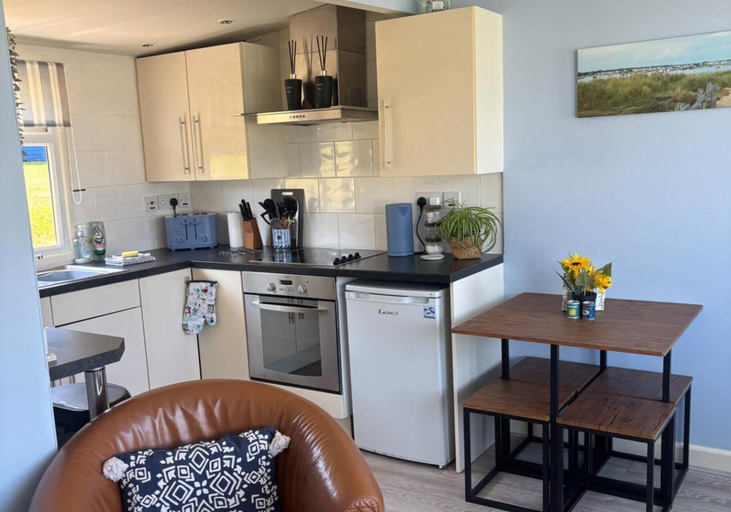 Private kitchen 4, Seaside Cabin Retreat in Bideford, Devon
