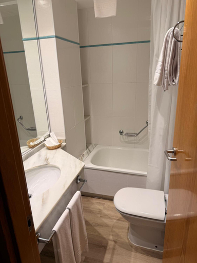 Bathroom 5, Hotel Canelas, Pontevedra
