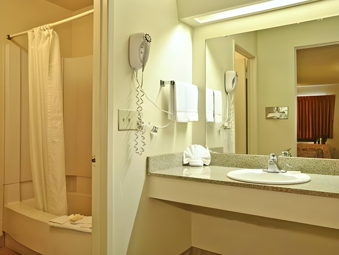 Bathroom 4, Silver Queen Inn, Mohave