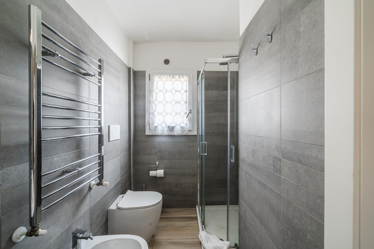 Bathroom 3, Villa Viani, Modena
