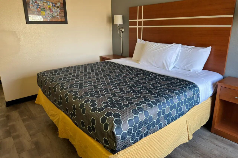 Room 5, Ember Inn Suites Waite Park, Stearns