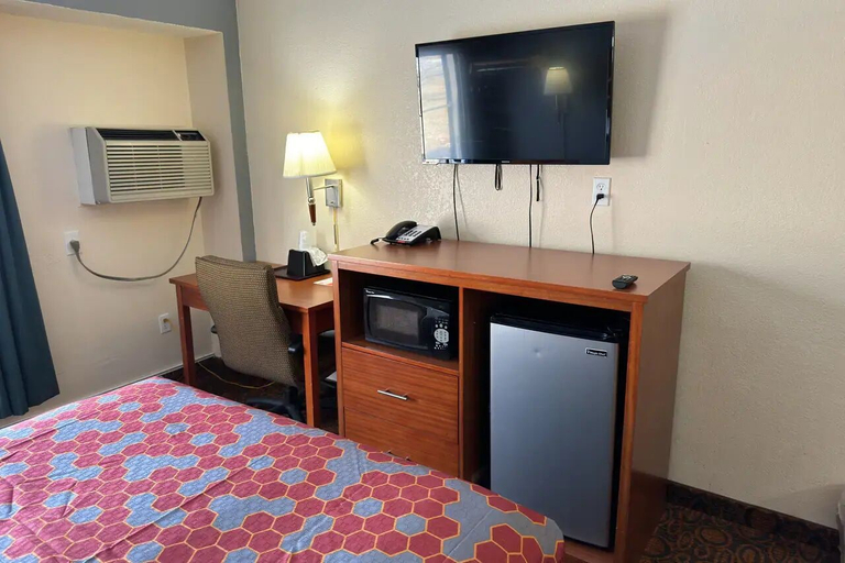 Room 3, Ember Inn Suites Waite Park, Stearns