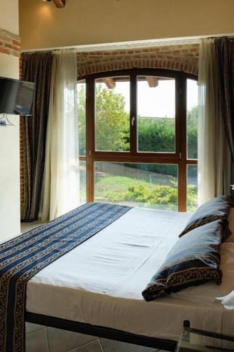 Bedroom 3, HOTEL LE BOTTI, Cuneo