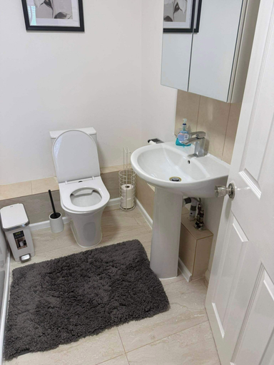 Bathroom 4, Apartment Sleeps 6 With Parking, London