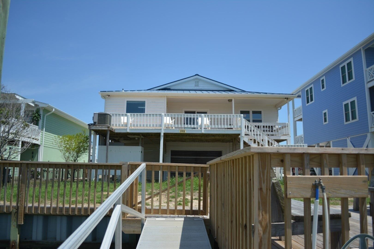 Exterior 2, Do-little Dock 3 Bedroom Home by RedAwning, Brunswick