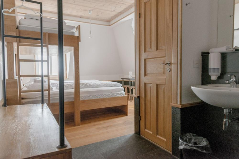 Bedroom, GRAND your home with common kitchens with self check-in, Obwalden