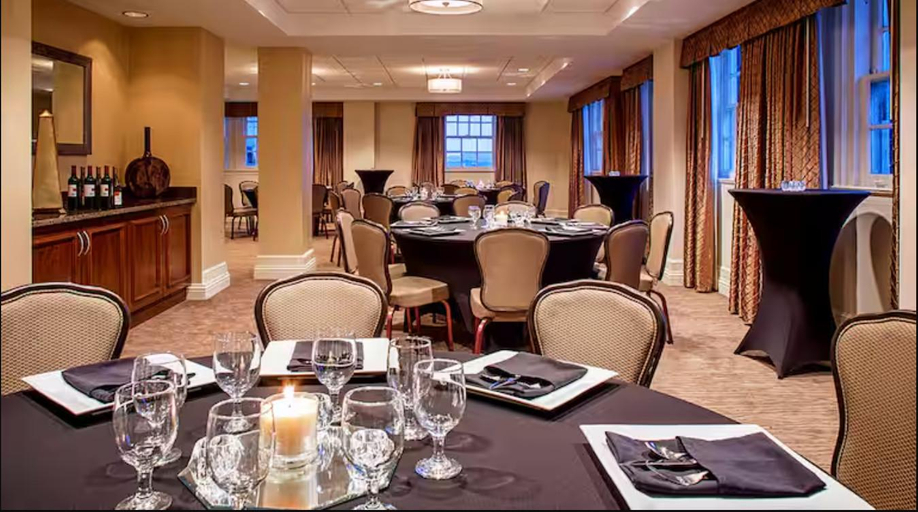 Food & Drinks, Hampton Inn & Suites Birmingham-Downtown-Tutwiler, Jefferson