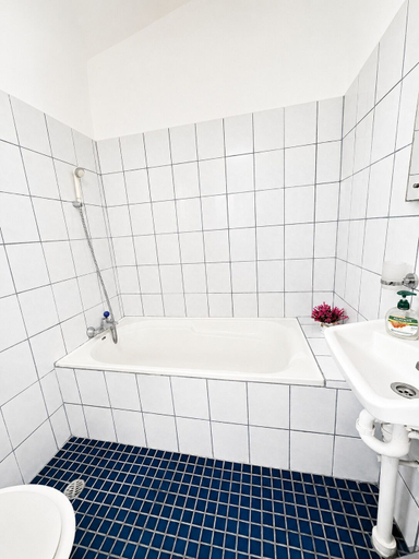 Bathroom 5, Lovely 4 Bedroom Bountiful Home, Ba