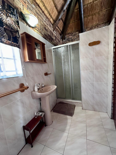 Bathroom 3, Zaganaga Kruger Lodge, Ehlanzeni