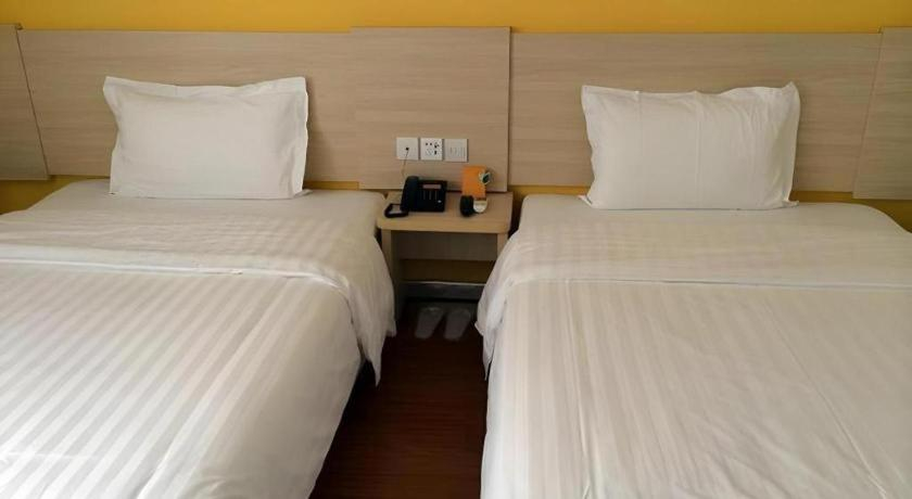 Bedroom 3, 7 Days Inn Beijing Zhongguancun Suzhouqiao, Beijing