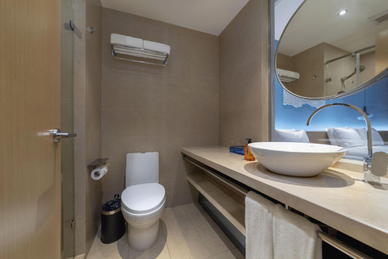 Bathroom, Orange Hotel Qingdao Jimo Baolong Plaza, Qingdao