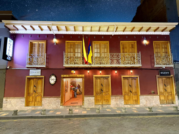 Exterior & Views