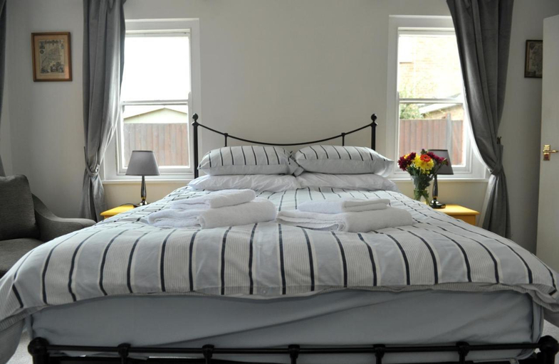 Bedroom 2, Beechurst Serviced Apartments, Gloucestershire