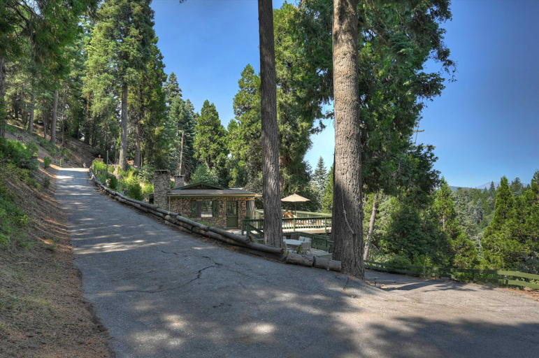 Property grounds 5, Sunsky at Skyforest - 3bdr, San Bernardino