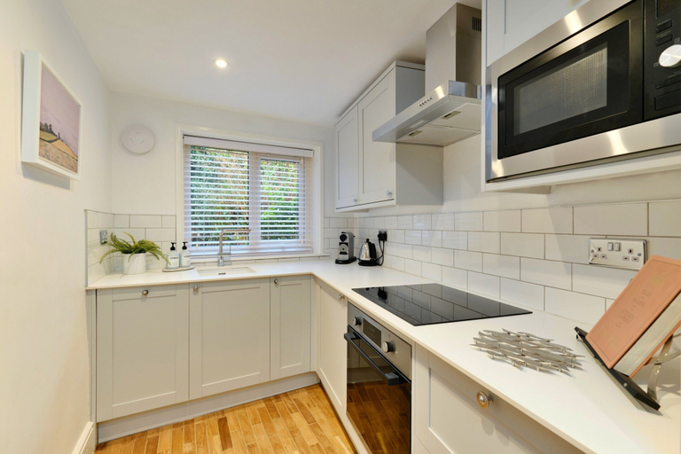 Private kitchen 5, Refined Cornish Heritage Cottage for 3, Cornwall