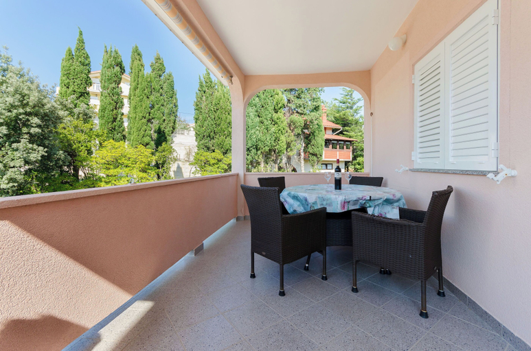 Terrace/patio 4, Apartments Slavica, Lopar/Supetarska Draga