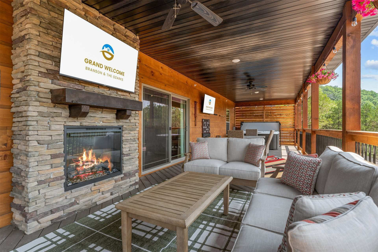 Property grounds 2, Great Outdoors Lodge - Hot Tub, Taney