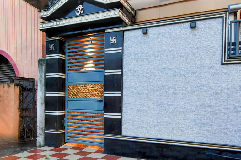 Exterior detail 2, Collection O Shyam Bazar Metro Station, Kolkata