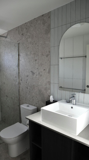 Bathroom 4, 40 on Marshall Street, Goondiwind