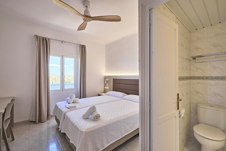 Bedroom 4, Hostal Lago Playa II, Baleares