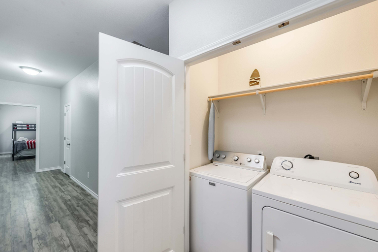 Room 4, Cajun Shrimp Heated Resort Pool w Slide, Nueces
