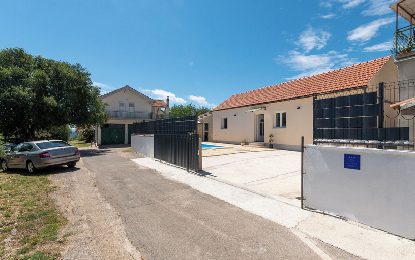 Building design 2, House Mirakul Near Krka With Private Pool, Skradin
