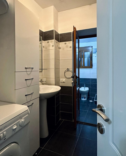 Bathroom 2, Korca Apartment, Korçës