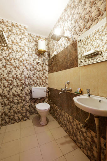 Bathroom 4, Hotel Perfect Palace, Delhi