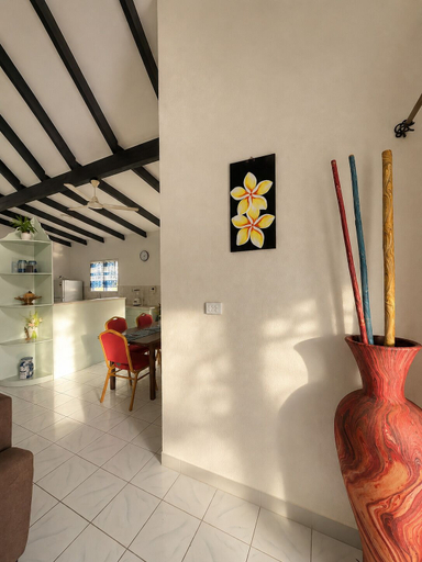 Interior 2, Lovely 4 Bedroom Bountiful Home, Ba