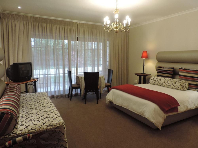 Bedroom, MIlkwood Lodge, Overberg