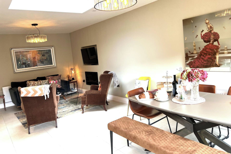 Primary image, 4 Bed House Sleeps 7 - Parking Garden Wifi