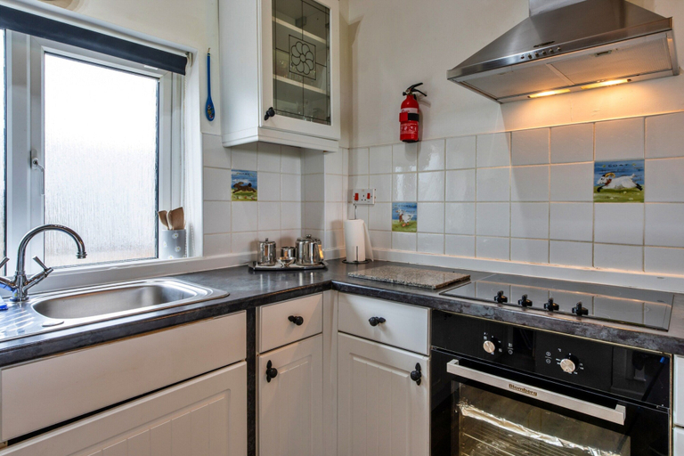 Private kitchen 4, Luxury Cornish Countryside Hut for 2, Cornwall