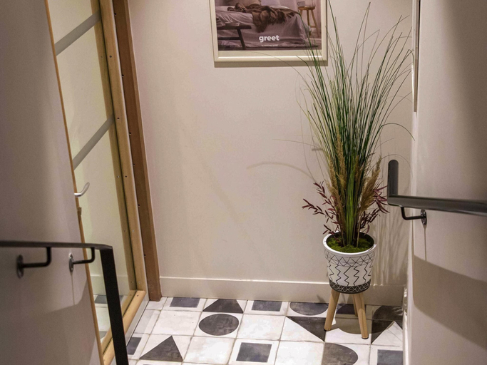 Bathroom 4, Greet Hotel Marseille Centre St Charles, Bouches-du-Rhône