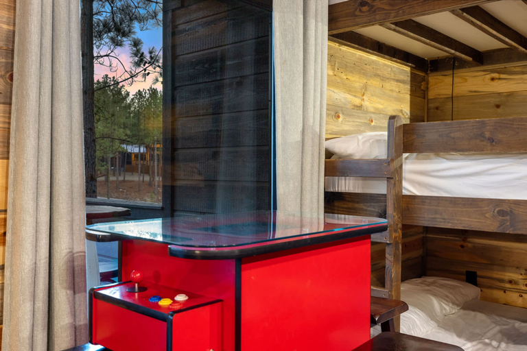 Room 4, The Waterside Retreat Hot Tub Kayaks EV Charger, McCurtain