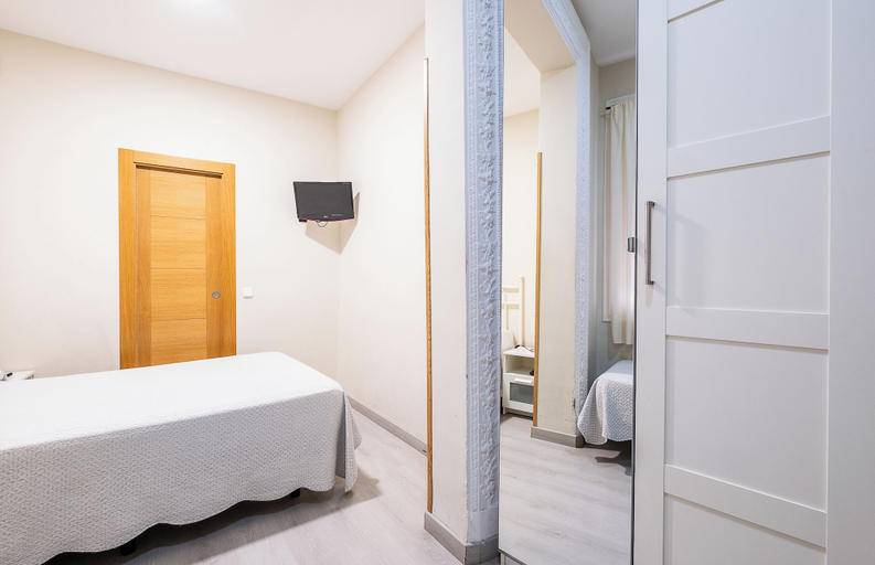 Bedroom 3, Hostal El Pilar, Madrid
