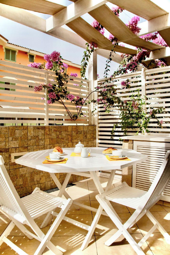 Food & Drinks 4, Branco Suites