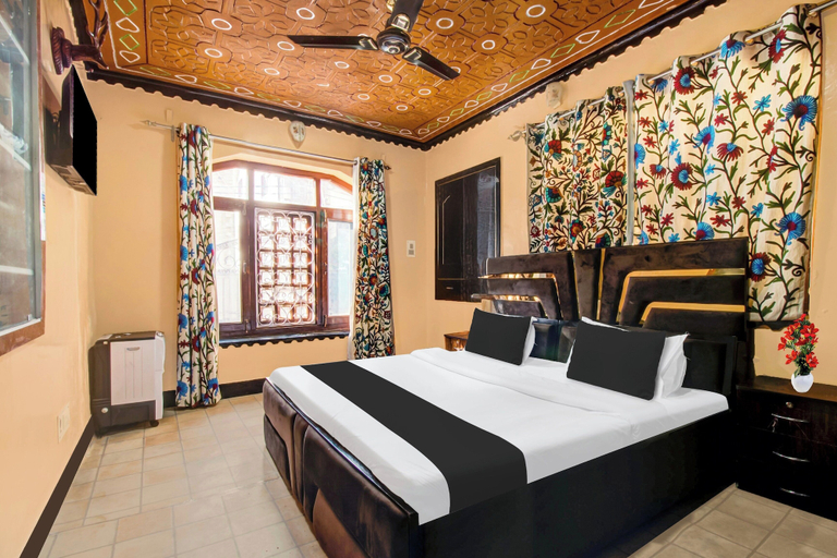 Room 2, Collection O Brein Nishat, Srinagar