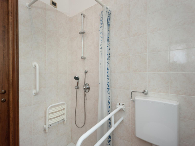 Bathroom 4, Stunning Farmhouse in Passignano with Pool, Perugia