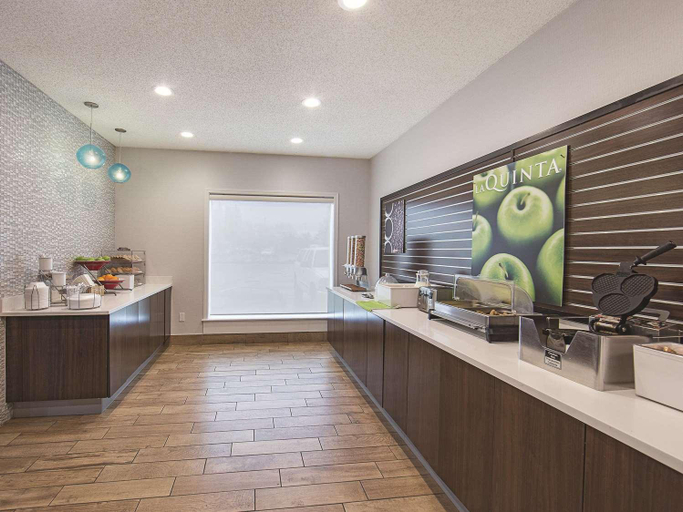 Food & Drinks 5, La Quinta Inn Suites Central Point Medford, Jackson