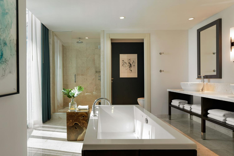 Bathroom 4, Kimpton EPIC Hotel By IHG, Miami-Dade