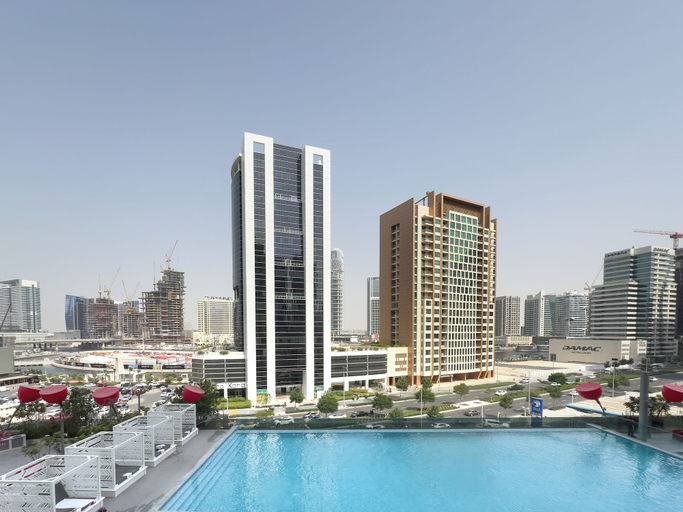 Pool 5, Canal View Studio Near Dubai Mall, Dubai
