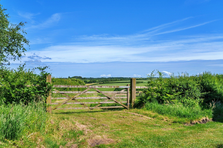Garden 5, Stunning Bamburgh Coast Apartment, Devon