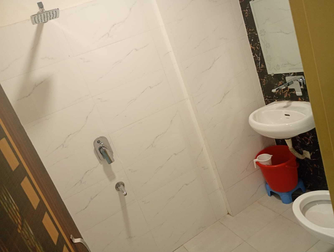 Bathroom 3, Hotel Vijay Palace, Agra