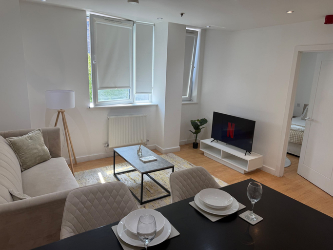 Living area 2, Executive 1 Bedroom Apartment- East Croydon, London