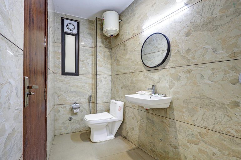 Bathroom 5, Hotel Ashram Suites Near Nizamuddin Railway Station, Delhi