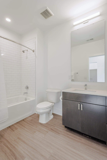 Bathroom 4, CozySuites Artistry Cincinnati, Hamilton