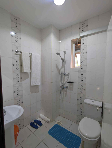 Bathroom 5, Izera Suites, Kampala